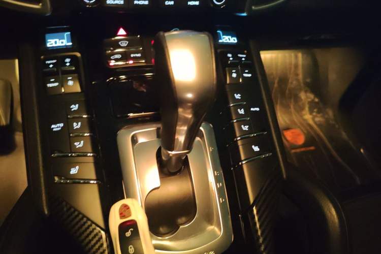 Used Porsche Cayenne 2016 Cayenne Platinum Edition 3.0T Gear Lever