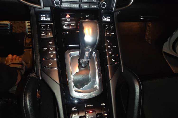 Used Porsche Cayenne 2016 Cayenne Platinum Edition 3.0T Gear Lever
