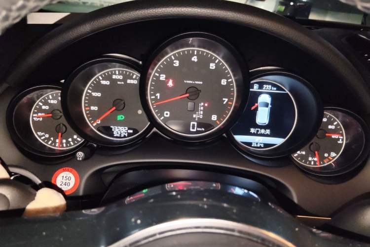 Used Porsche Cayenne 2016 Cayenne Platinum Edition 3.0T Instrument Cluster