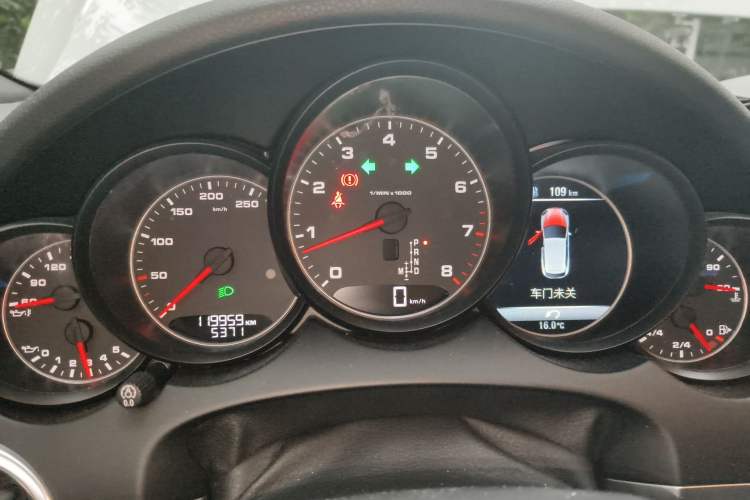 Used Porsche Cayenne 2016 Cayenne 3.0T Instrument Cluster