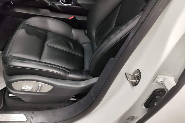 Used Porsche Cayenne 2016 Cayenne 3.0T Interior 2