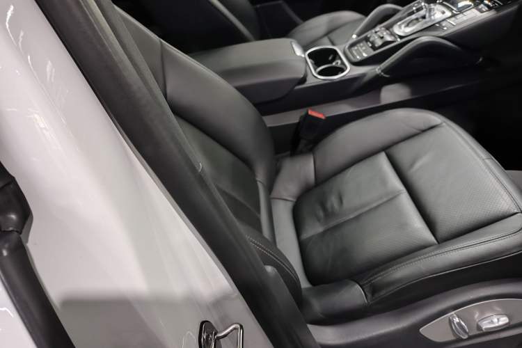 Used Porsche Cayenne 2016 Cayenne 3.0T Interior 7