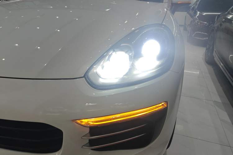 Used Porsche Cayenne 2016 Cayenne 3.0T Left Front Headlight