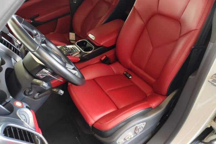 Used Porsche Cayenne 2016 Cayenne Platinum Edition 3.0T Left Front Seat