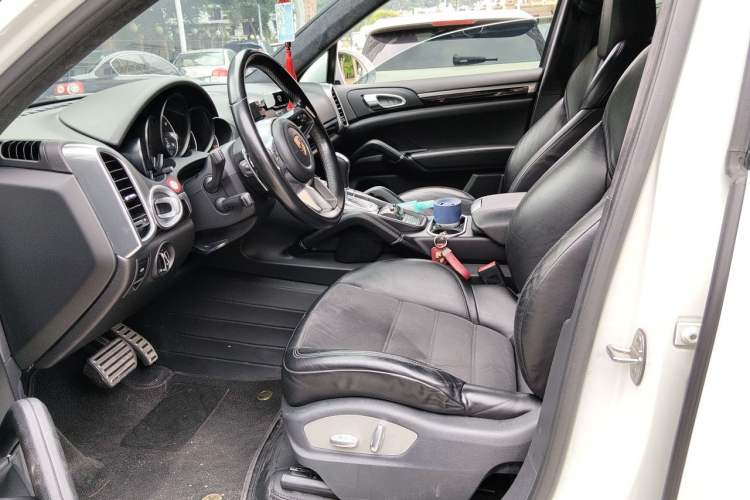 Used Porsche Cayenne 2016 Cayenne Platinum Edition 3.0T Left Front Seat