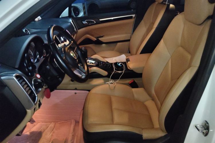 Used Porsche Cayenne 2016 Cayenne Platinum Edition 3.0T Left Front Seat