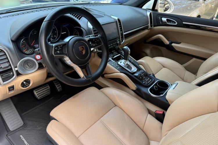 Used Porsche Cayenne 2016 Cayenne Platinum Edition 3.0T Left Front Seat