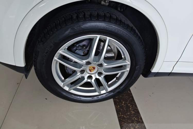 Used Porsche Cayenne 2016 Cayenne 3.0T Left Front Wheel Hub