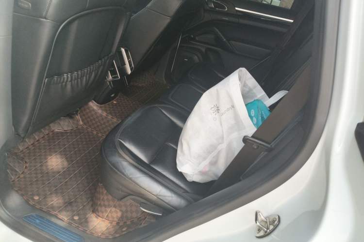 Used Porsche Cayenne 2016 Cayenne Platinum Edition 3.0T Left Rear Seat