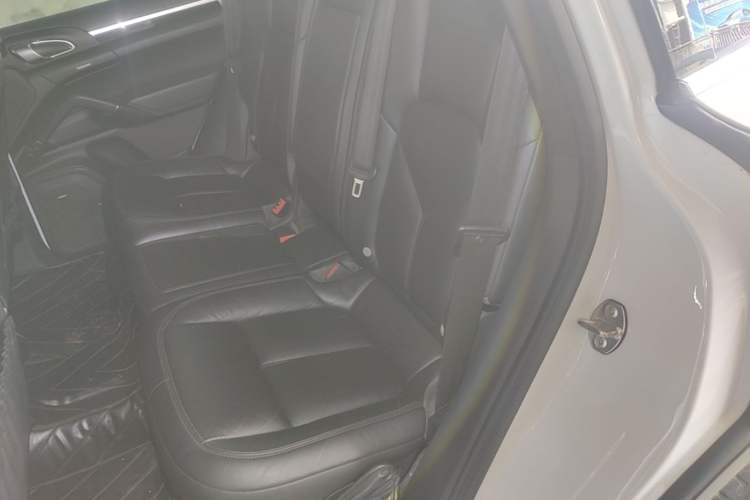 Used Porsche Cayenne 2016 Cayenne Platinum Edition 3.0T Left Rear Seat