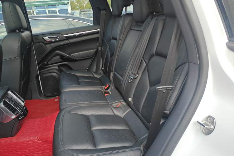 Used Porsche Cayenne 2016 Cayenne 3.0T Left Rear Seat