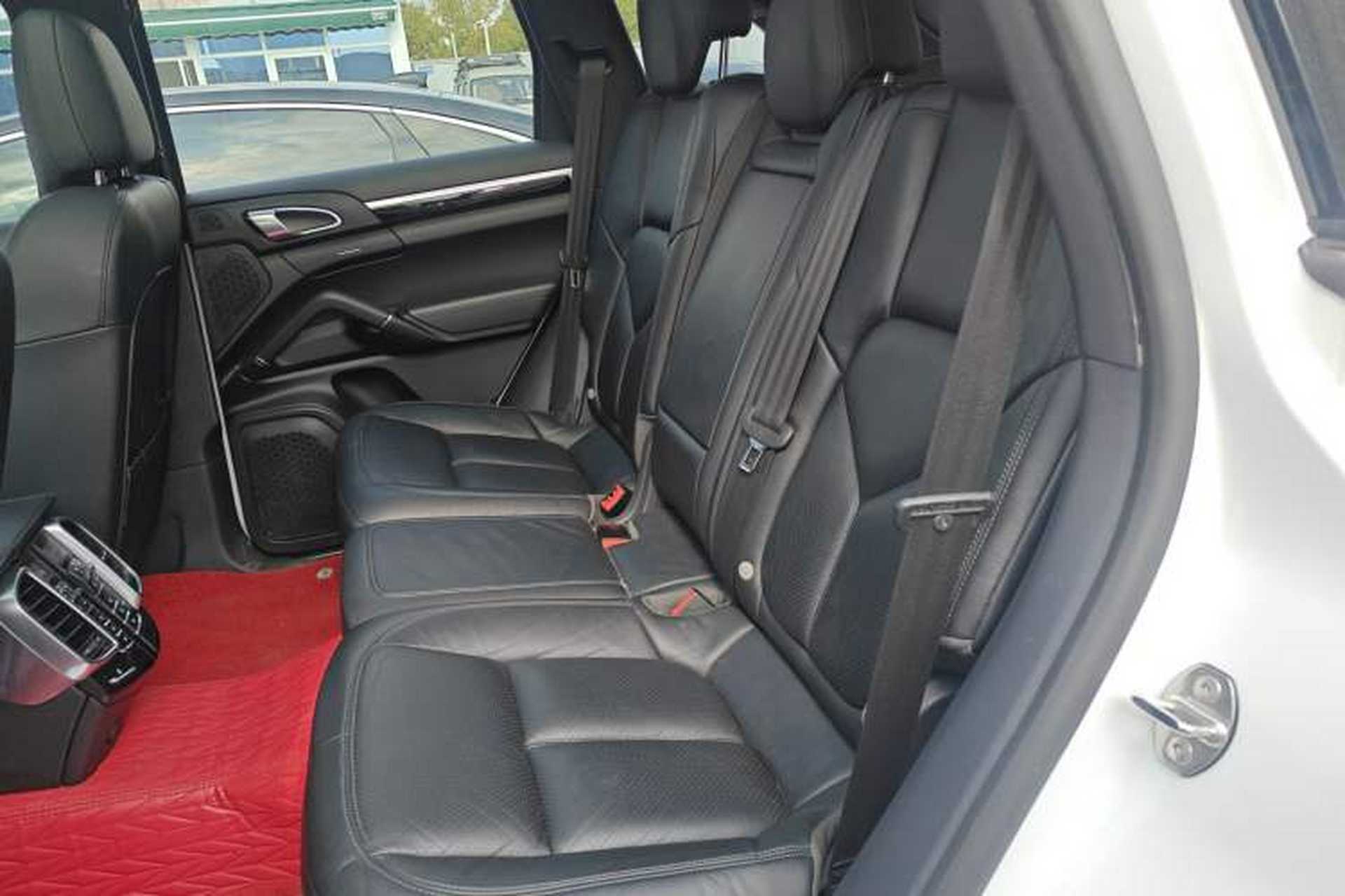 Used Porsche Cayenne 2016 Cayenne 3.0T Left Rear Seat