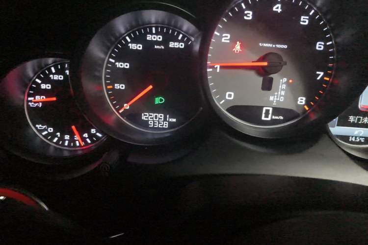 Used Porsche Cayenne 2016 Cayenne S 3.6T Odometer Close Up