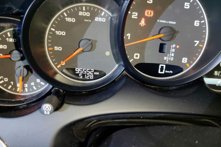 Used Porsche Cayenne 2016 Cayenne 3.0T Odometer Close Up