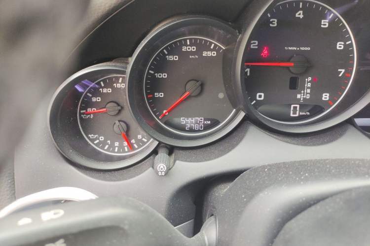 Used Porsche Cayenne 2016 Cayenne 3.0T Odometer Close Up