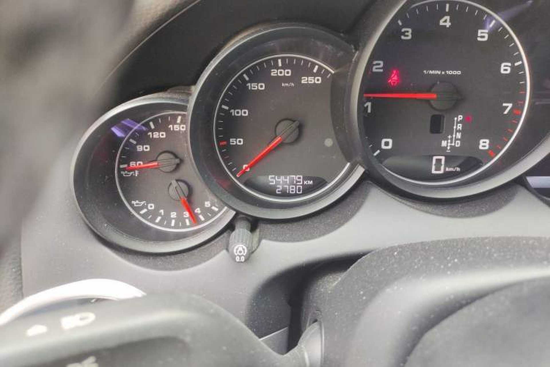 Used Porsche Cayenne 2016 Cayenne 3.0T Odometer Close Up