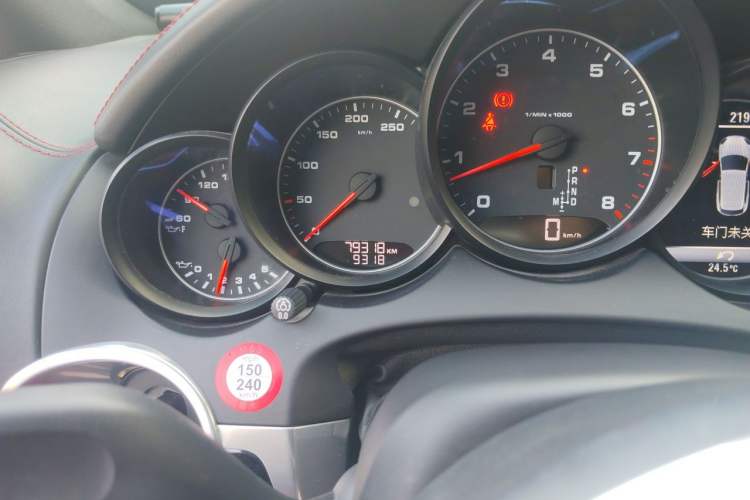 Used Porsche Cayenne 2016 Cayenne 3.0T Odometer Close Up
