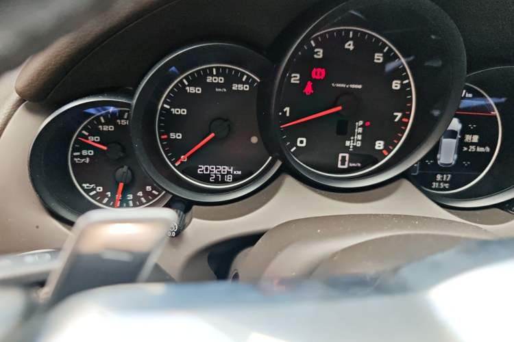Used Porsche Cayenne 2016 Cayenne 3.0T Odometer Close Up