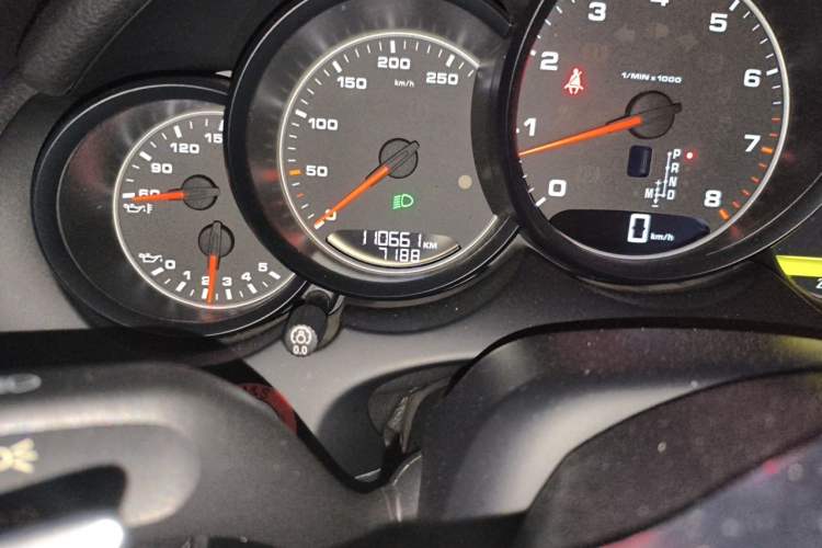 Used Porsche Cayenne 2016 Cayenne 3.0T Odometer Close Up