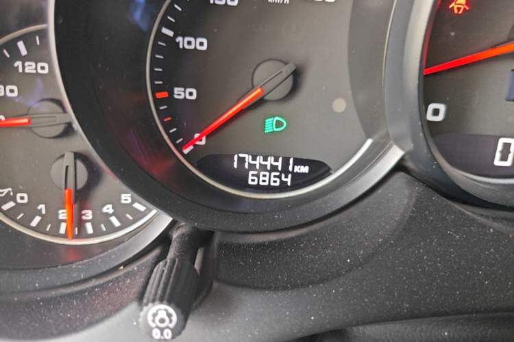 Used Porsche Cayenne 2016 Cayenne 3.0T Odometer Close Up