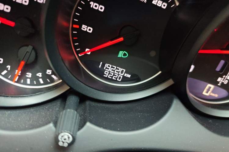 Used Porsche Cayenne 2016 Cayenne 3.0T Odometer Close Up