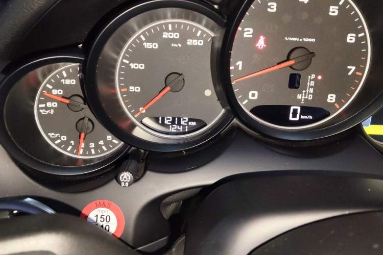 Used Porsche Cayenne 2016 Cayenne Platinum Edition 3.0T Odometer Close Up