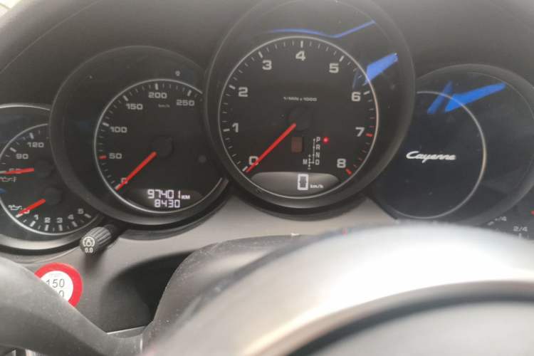 Used Porsche Cayenne 2016 Cayenne Platinum Edition 3.0T Odometer Close Up