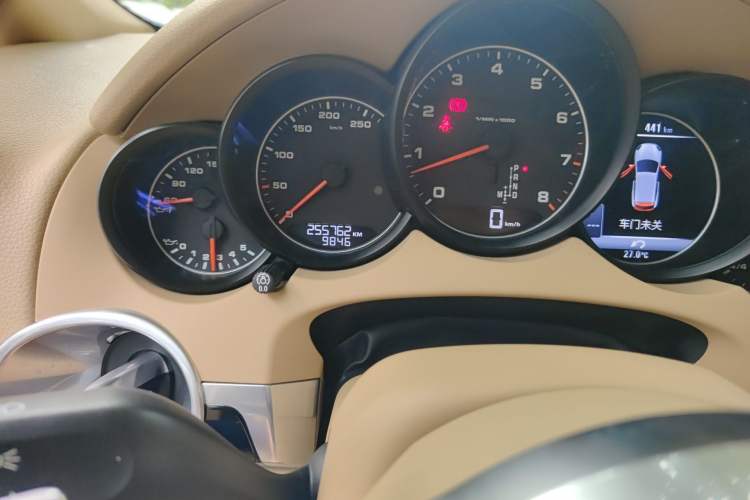 Used Porsche Cayenne 2016 Cayenne Platinum Edition 3.0T Odometer Close Up