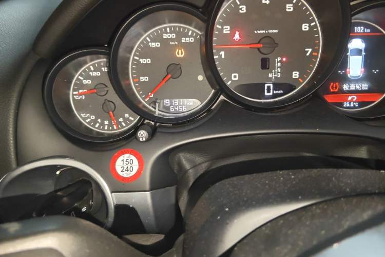 Used Porsche Cayenne 2016 Cayenne 3.0T Odometer Close Up