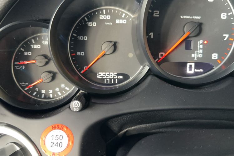 Used Porsche Cayenne 2016 Cayenne 3.0T Odometer Close Up