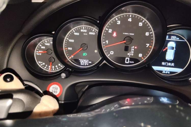 Used Porsche Cayenne 2016 Cayenne Platinum Edition 3.0T Odometer Close Up