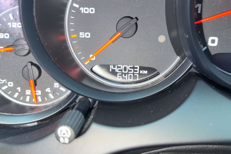 Used Porsche Cayenne 2016 Cayenne Platinum Edition 3.0T Odometer Close Up