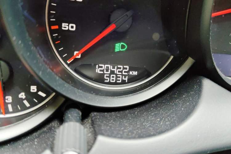Used Porsche Cayenne 2016 Cayenne 3.0T Odometer Close Up