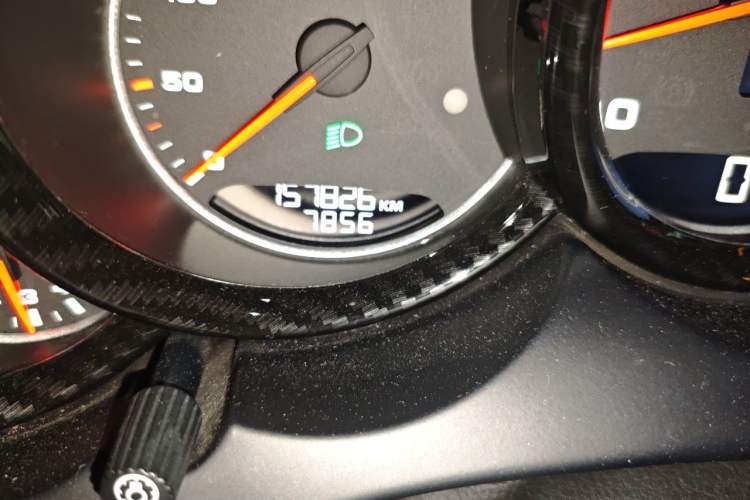 Used Porsche Cayenne 2016 Cayenne Platinum Edition 3.0T Odometer Close Up