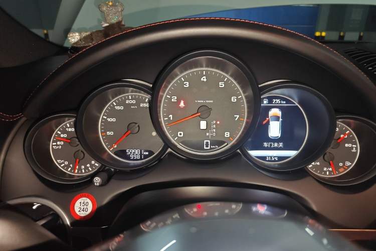 Used Porsche Cayenne 2016 Cayenne 3.0T Odometer Close Up