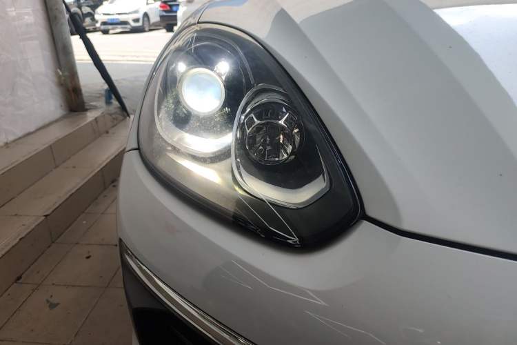 Used Porsche Cayenne 2016 Cayenne 3.0T Right Front Headlight
