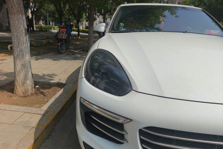 Used Porsche Cayenne 2016 Cayenne 3.0T Right Front Headlight