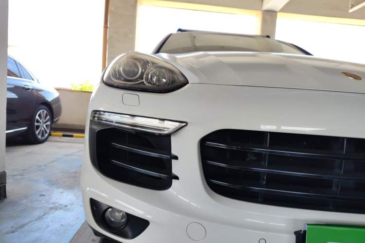 Used Porsche Cayenne 2016 Cayenne Platinum Edition 3.0T Right Front Headlight