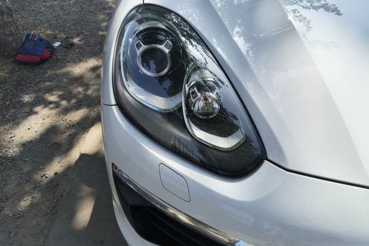 Used Porsche Cayenne 2016 Cayenne Platinum Edition 3.0T Right Front Headlight
