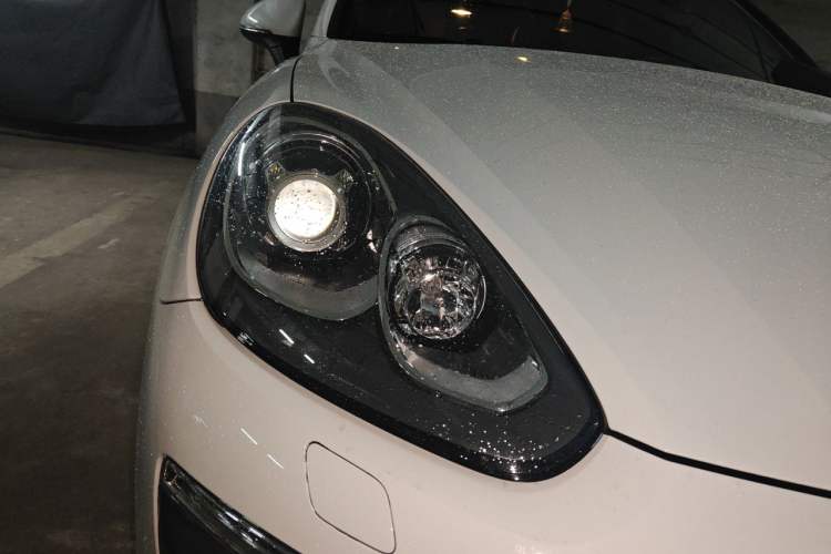 Used Porsche Cayenne 2016 Cayenne Platinum Edition 3.0T Right Front Headlight