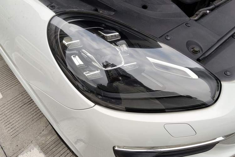 Used Porsche Cayenne 2016 Cayenne Platinum Edition 3.0T Right Front Headlight