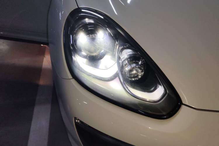 Used Porsche Cayenne 2016 Cayenne Platinum Edition 3.0T Right Front Headlight