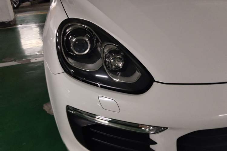 Used Porsche Cayenne 2016 Cayenne Platinum Edition 3.0T Right Front Headlight