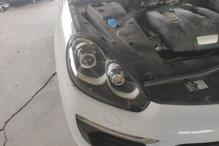 Used Porsche Cayenne 2016 Cayenne Platinum Edition 3.0T Right Front Headlight