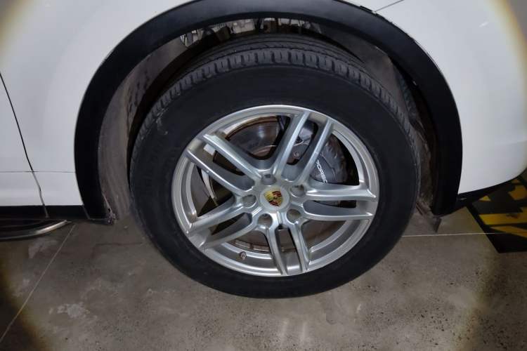 Used Porsche Cayenne 2016 Cayenne 3.0T Right Front Wheel Hub