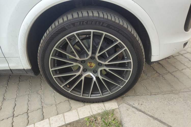 Used Porsche Cayenne 2016 Cayenne 3.0T Right Front Wheel Hub