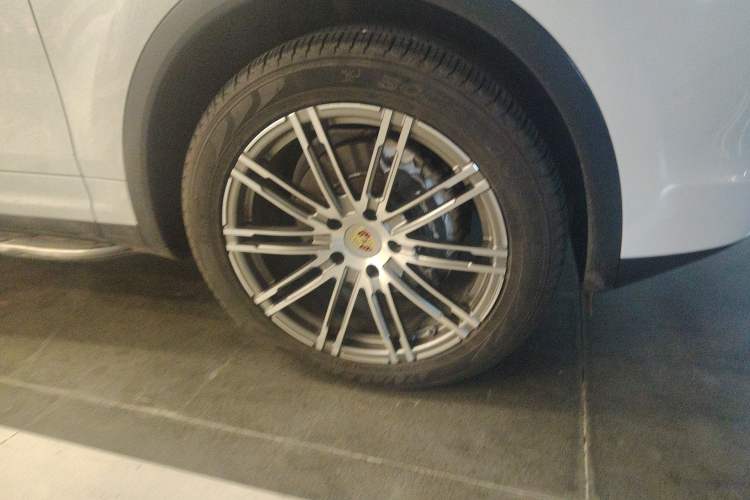 Used Porsche Cayenne 2016 Cayenne 3.0T Right Front Wheel Hub