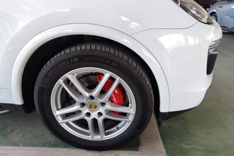 Used Porsche Cayenne 2016 Cayenne Platinum Edition 3.0T Right Front Wheel Hub