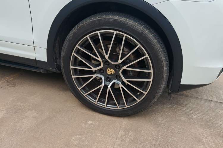 Used Porsche Cayenne 2016 Cayenne 3.0T Right Front Wheel Hub