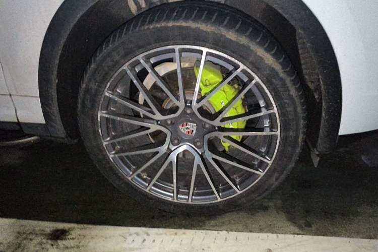 Used Porsche Cayenne 2016 Cayenne 3.0T Right Front Wheel Hub